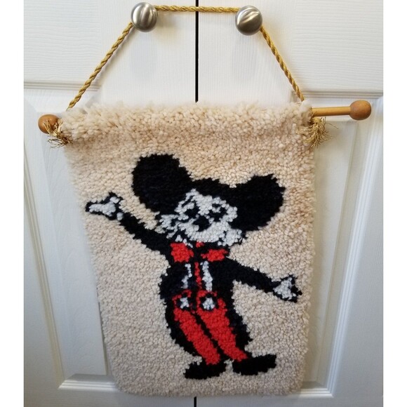vintage Disney mickey mouse latch hook hanging rug - Picture 6 of 9